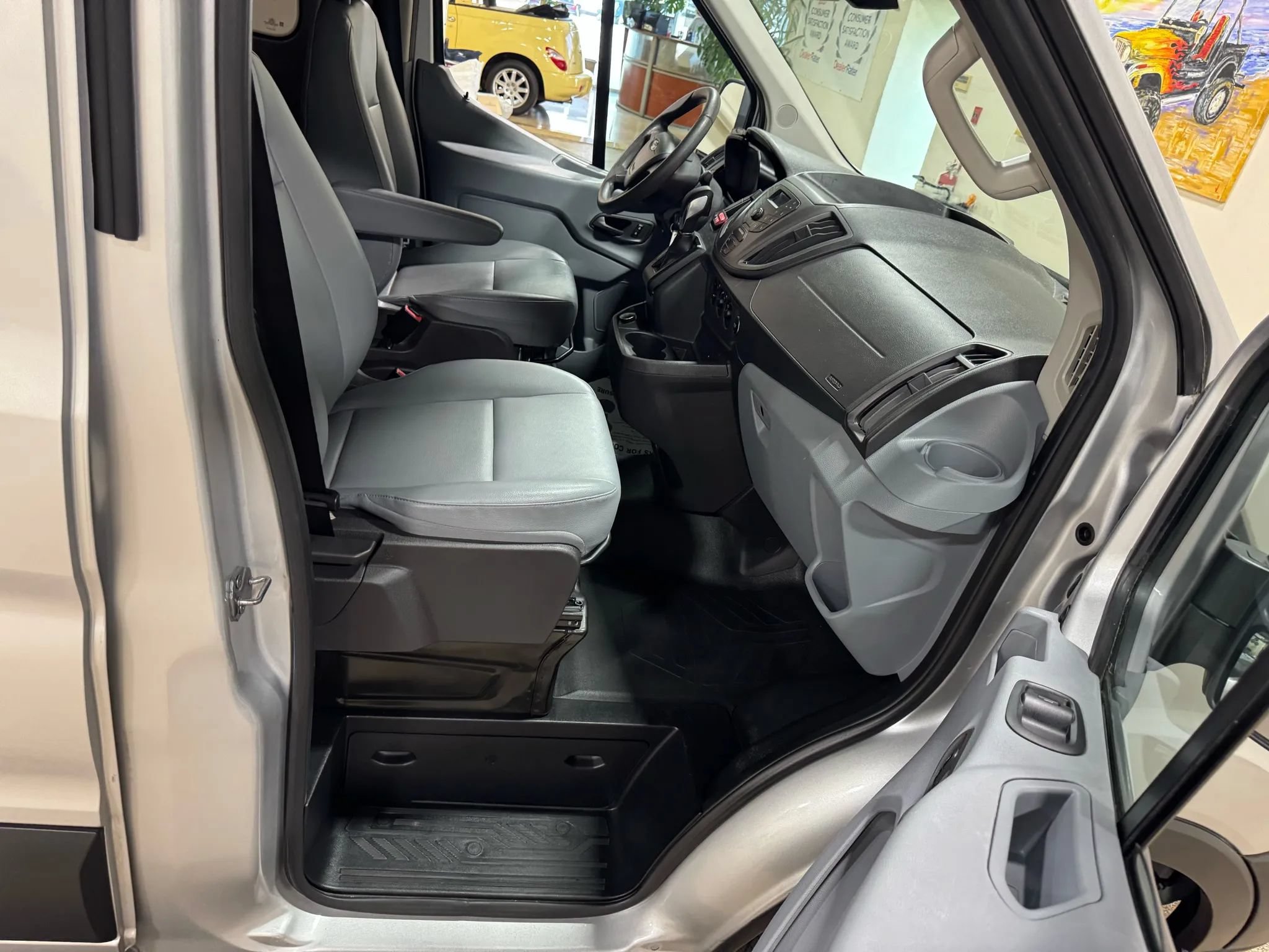 Used 2019 Ford Transit 250 148 Medium Roof RWD image 28