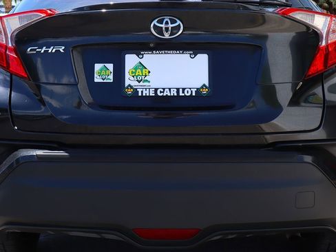 Used 2018 Toyota C-HR XLE FWD image 21