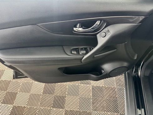 Used 2019 Nissan Rogue SV FWD image 20