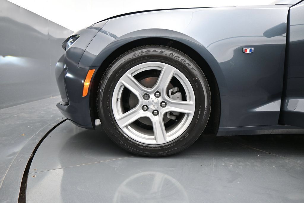 Used 2022 Chevrolet Camaro LT RWD image 25