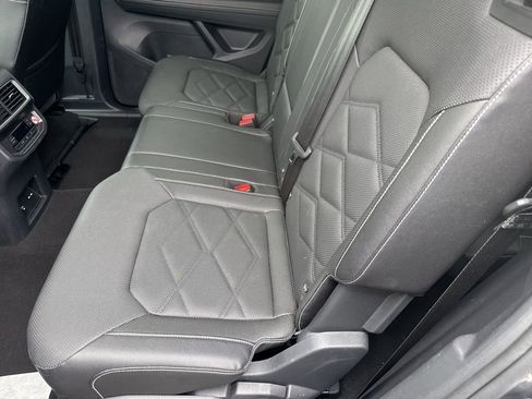 Used 2025 Volkswagen Atlas SE image 7