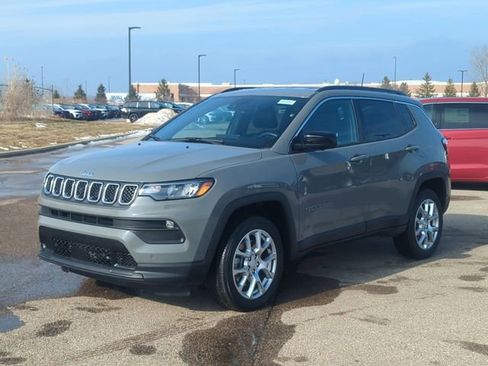 Used 2023 Jeep Compass Latitude image 7