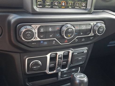 Used 2021 Jeep Wrangler Unlimited Sahara AWD/4WD image 18