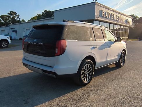 Used 2025 Ford Expedition Platinum AWD/4WD image 4