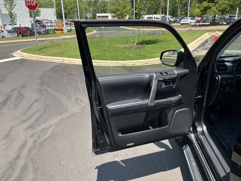 Used 2022 Toyota 4Runner Limited AWD/4WD image 14