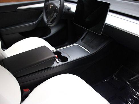 Used 2022 Tesla Model Y Performance AWD/4WD image 41
