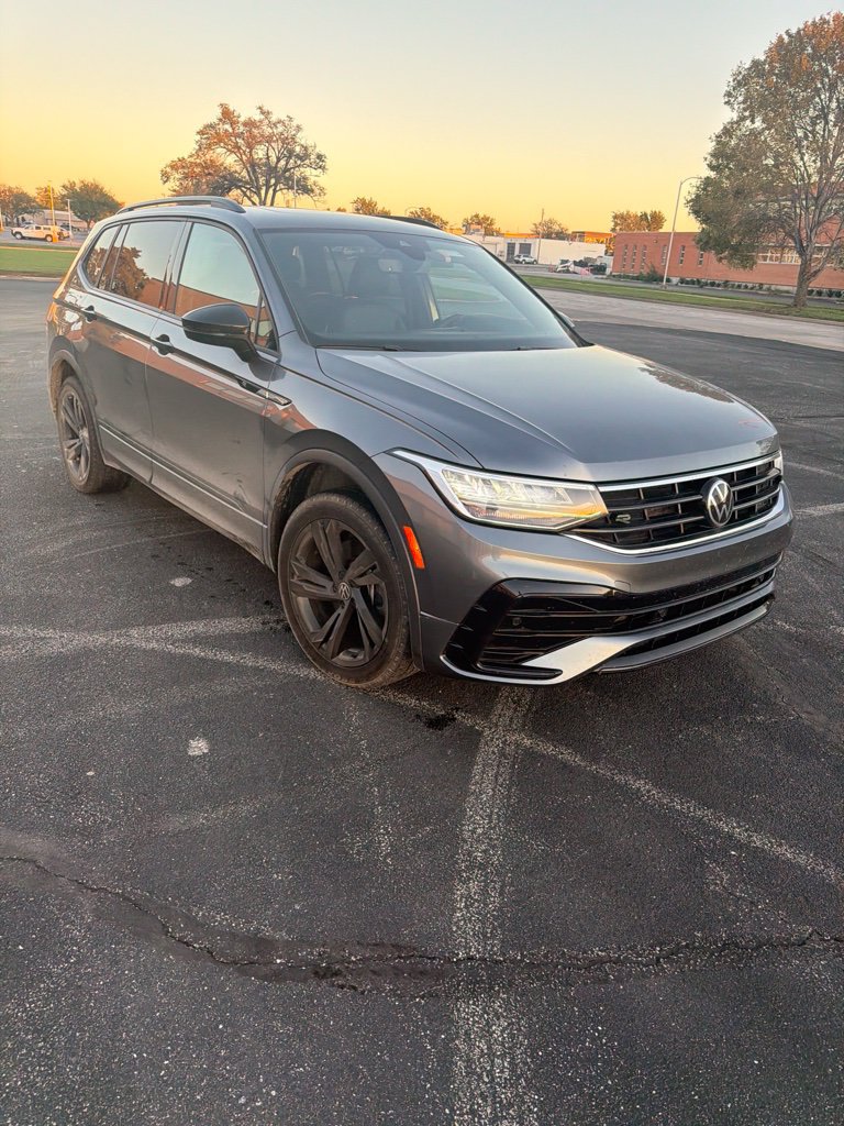 Used 2023 Volkswagen Tiguan SE R-Line FWD image 4