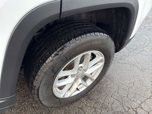 Used 2024 Jeep Grand Cherokee Laredo X image 35