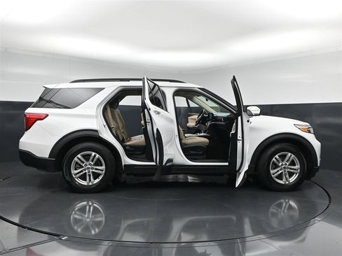 Used 2021 Ford Explorer XLT w/ Equipment Group 202A RWD image 39