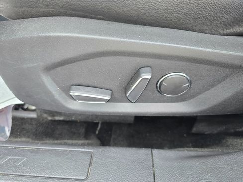 Used 2016 Ford Fusion SE w/ Equipment Group 202A FWD image 10