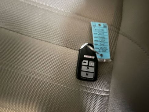 Used 2017 Honda CR-V EX image 30