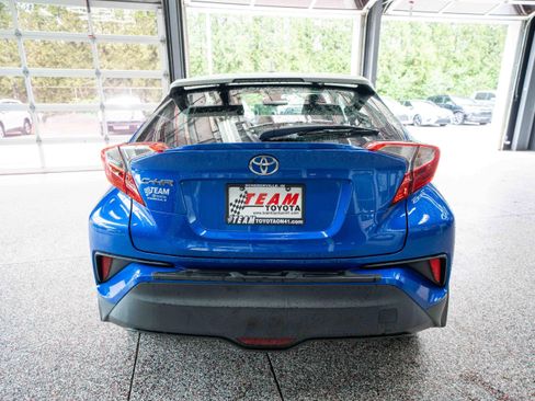 Used 2018 Toyota C-HR XLE FWD image 3
