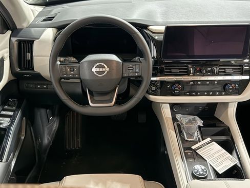 New 2026 Nissan Pathfinder SL image 22