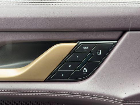 Used 2025 Porsche Taycan 4S image 18