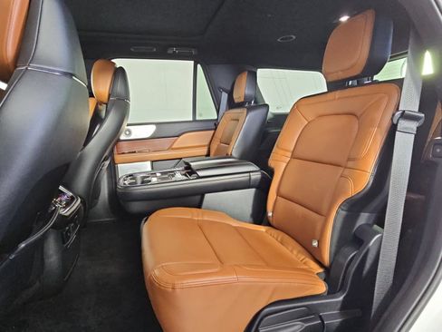 Used 2021 Lincoln Navigator Reserve w/ Luxury Package RWD image 14