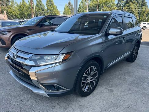 Used 2017 Mitsubishi Outlander GT AWD/4WD image 2