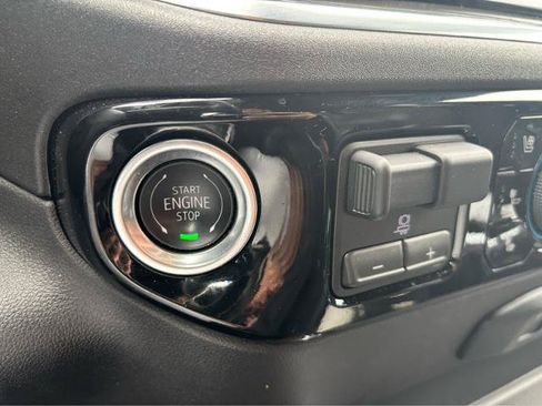 Used 2025 Chevrolet Silverado 2500 High Country w/ High Country Premium Package AWD/4WD image 21