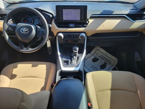 Used 2021 Toyota RAV4 LE image 12