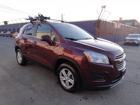 Used 2016 Chevrolet Trax LT AWD/4WD image 2