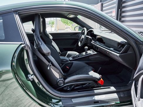 Used 2025 Porsche 911 GT3 w/ Weissach Package RWD image 30