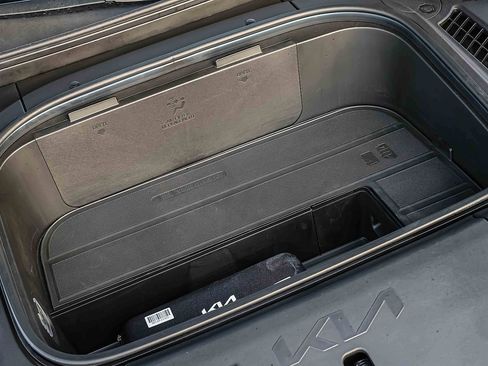 Certified 2024 Kia EV9 Land image 32