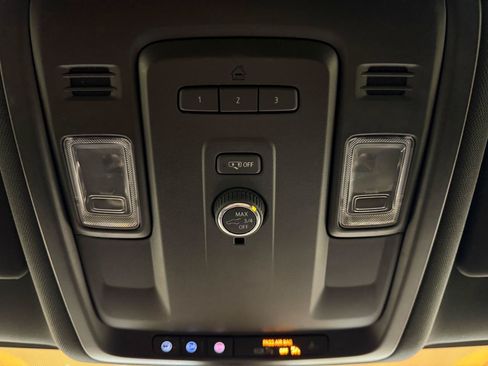 Used 2022 Chevrolet Suburban LT AWD/4WD image 22