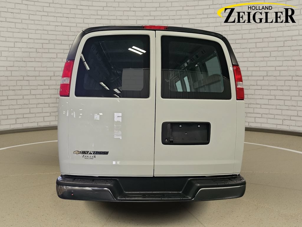 Used 2025 Chevrolet Express 2500 w/ Driver Convenience Package RWD image 6
