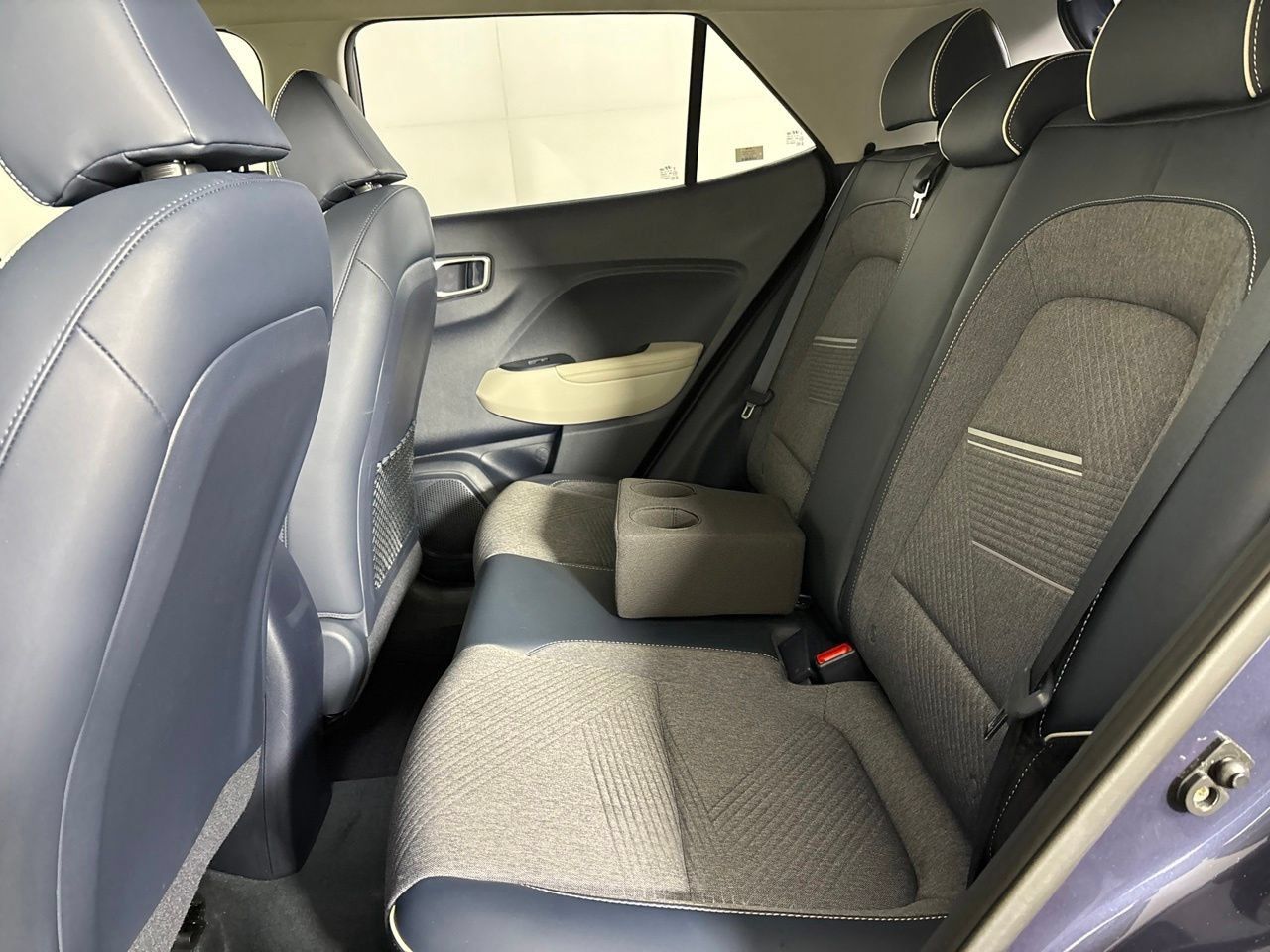 Used 2023 Hyundai Venue Limited FWD image 23
