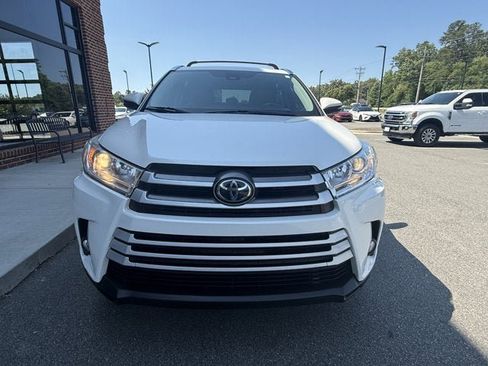 Used 2019 Toyota Highlander XLE AWD/4WD image 9