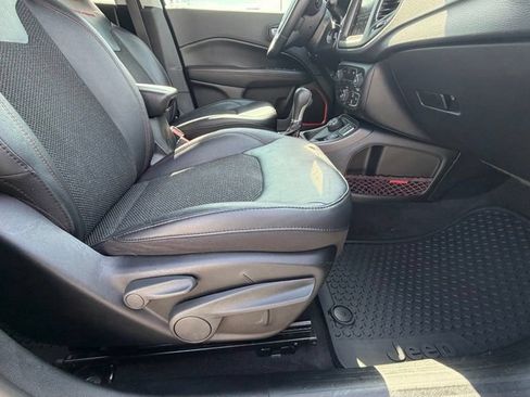 Used 2018 Jeep Compass Trailhawk w/ Popular Equipment Group AWD/4WD image 12