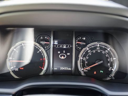 Used 2022 Toyota 4Runner Limited AWD/4WD image 28