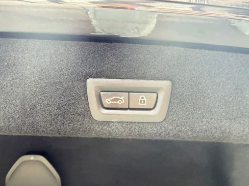 Used 2018 BMW 750i xDrive image 38