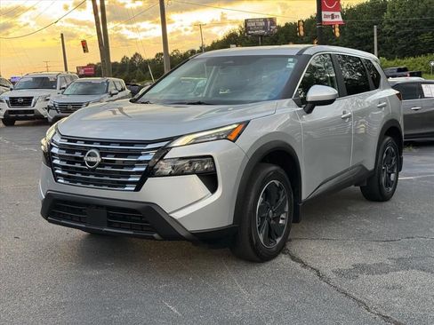 Certified 2025 Nissan Rogue SV FWD image 7