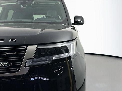 Certified 2025 Land Rover Range Rover SE AWD/4WD image 7