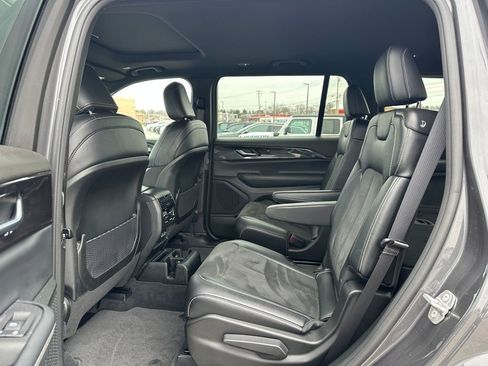 Used 2023 Jeep Grand Cherokee L Laredo AWD/4WD image 9