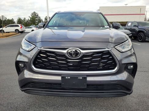 Used 2023 Toyota Highlander Limited image 2