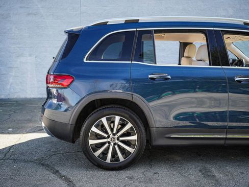 Used 2022 Mercedes-Benz GLB 250 w/ Premium Package Lite image 16