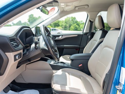 Used 2021 Ford Escape Titanium AWD/4WD image 8