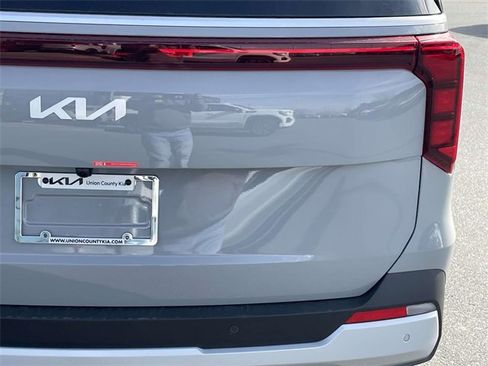 New 2026 Kia Carnival EX image 15