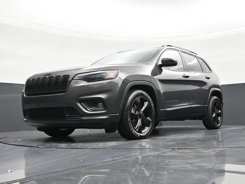 Used 2019 Jeep Cherokee Latitude Plus FWD image 17