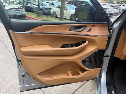 Used 2022 Jeep Grand Cherokee Summit AWD/4WD image 10