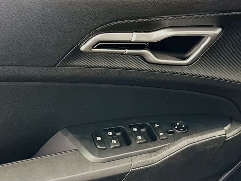 Used 2024 Kia Sportage LX image 15