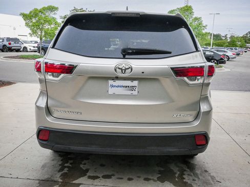 Used 2014 Toyota Highlander XLE image 10