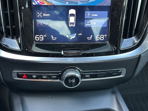 Used 2019 Volvo S60 T5 R-Design image 19