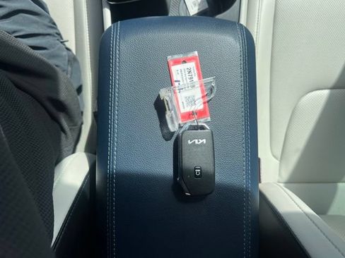 Used 2025 Kia Sportage EX w/ EX Premium Package AWD/4WD image 11