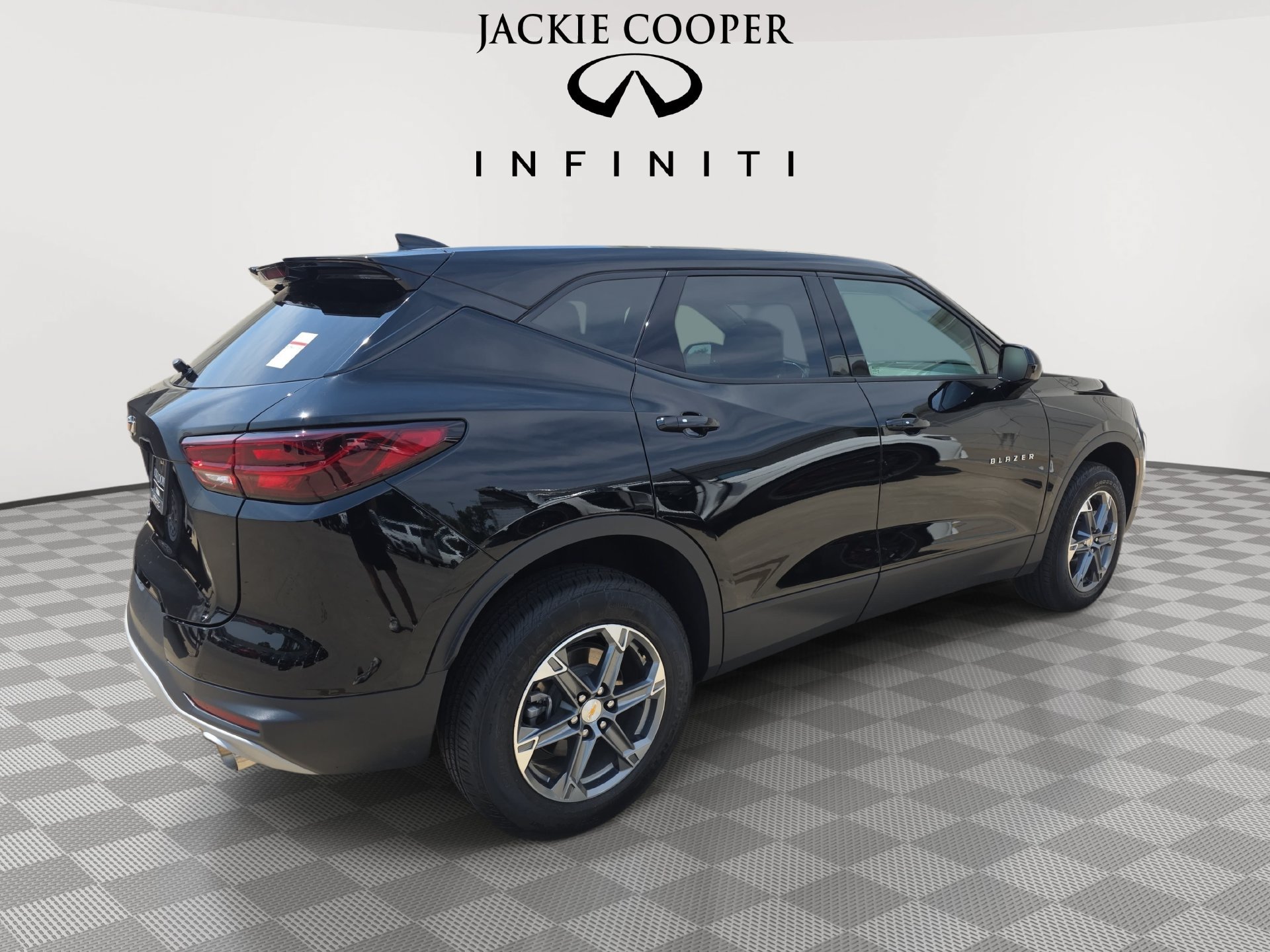 Used 2025 Chevrolet Blazer LT FWD image 5