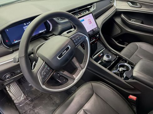 Used 2023 Jeep Grand Cherokee Limited RWD image 7