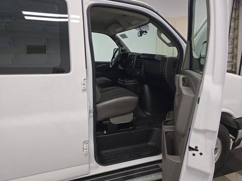 Used 2024 Chevrolet Express 2500 w/ Driver Convenience Package RWD image 9