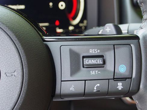 Used 2024 Nissan Rogue SL FWD image 23