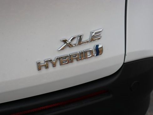 Used 2024 Toyota Sienna XLE image 12